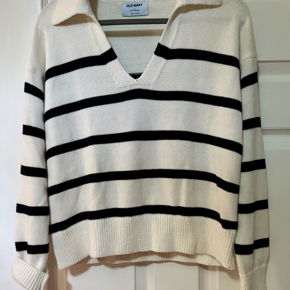 Old Navy V-Neck Sweater Black and White Stripes